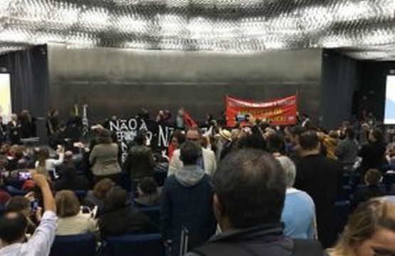 Após protesto de professores, audiência pública sobre a BNCC é cancelada em São Paulo